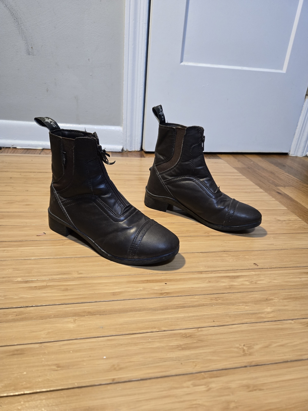 Durable Saxon horse riding boots